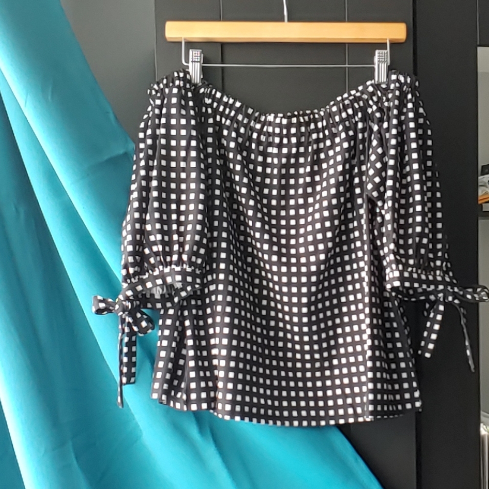Isaac Mizrahi Off-Shoulders Print Top